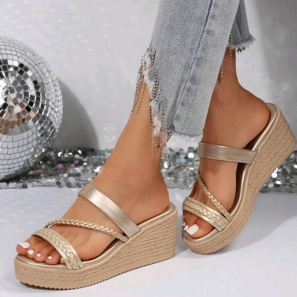 Women's Woven Decorated Grass Pattern Platform Sandals With Gold Wedge Heel - Picture 1 of 6